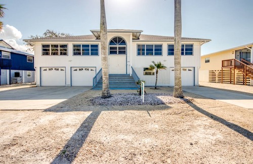 Mid Island Apartment | 106 m² Apartment ∙ 2 bedrooms ∙ 6 guests
