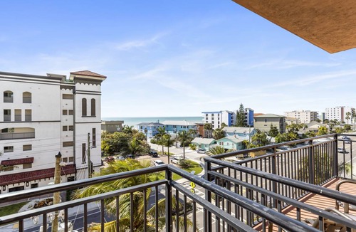 Madeira Beach Condo | 108 m² Condo ∙ 2 bedrooms ∙ 6 guests