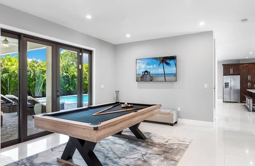 Glenvar Heights House | 10BR Modern Spacious New Villa, Pool, Games & Grill