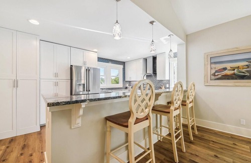 South Beach House | 11 Beachside ~ Pup Friendly Home, Across from Salty Dog and South Beach Marina