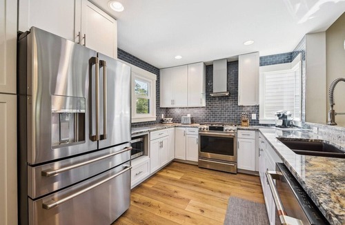 South Beach House | 11 Beachside ~ Pup Friendly Home, Across from Salty Dog and South Beach Marina