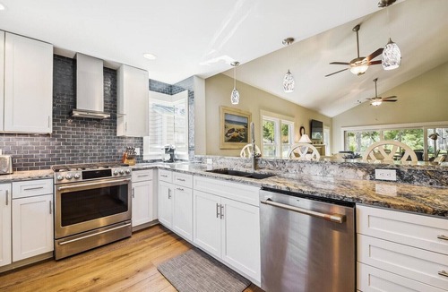 South Beach House | 11 Beachside ~ Pup Friendly Home, Across from Salty Dog and South Beach Marina