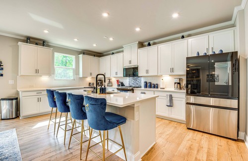 Ben Hill House | 11 Mi to Dtwn: Luxe Atlanta Retreat w/Deck & Yard