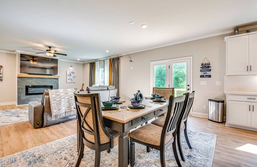Ben Hill House | 11 Mi to Dtwn: Luxe Atlanta Retreat w/Deck & Yard