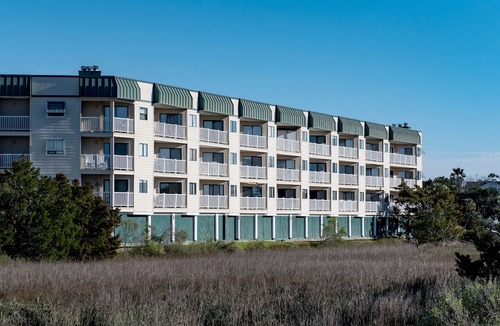 Edisto Island Villa | 111 Bay Creek Villa | 1st Floor Villa | Panoramic Creek, River & Marina Views | Communal Pool