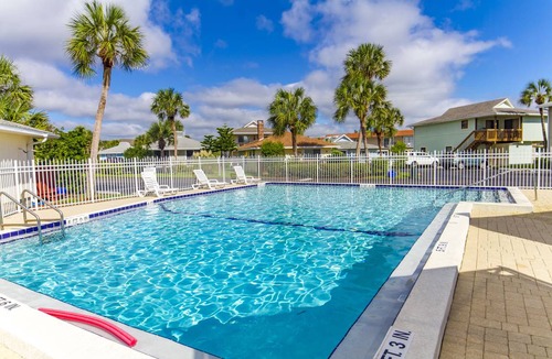 Surfcrest Village Condo | 112 m² Condo ∙ 4 bedrooms ∙ 7 guests