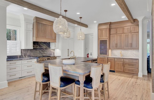 Isle of Palms House | 114 Ocean Boulevard by AvantStay | Beachfront | Infinity Pool | Basketball Court