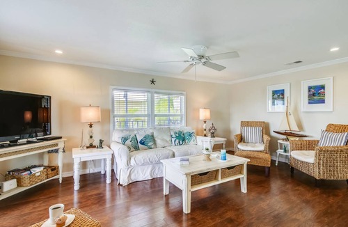 Hammer Point House | 116 m² House ∙ 2 bedrooms ∙ 4 guests