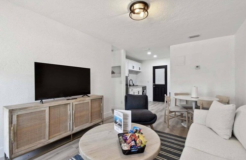 Treasure Island Apartment | 117 127th Ave E Unit 6
