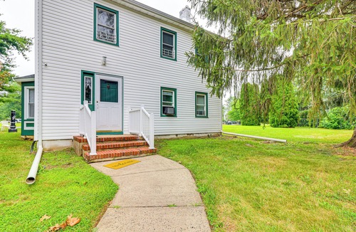 Monroe Township Apartment | 12 Mi to Rutgers: Brand New Apt w/Home Office!