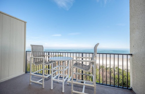 Crescent Beach Condo | 121 m² Condo ∙ 2 bedrooms ∙ 6 guests