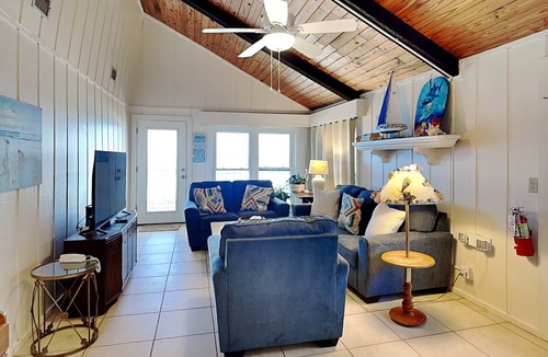 Painters Hill House | 121 m² House ∙ 3 bedrooms ∙ 6 guests