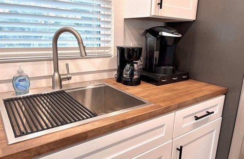 Mid Island House | 122 Falkirk Small Pet Friendly Cottage near Beach