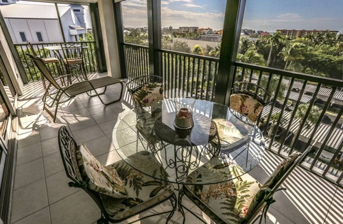Mid Island Condo | 122 m² Condo ∙ 2 bedrooms ∙ 4 guests