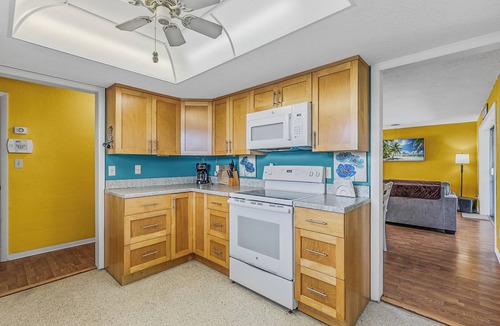 Ocean Grove Terrace House | 122 Ocean Grove. Beach House! 5 Min 2 Sand! Heated Pool! Hot Tub! Discounts!