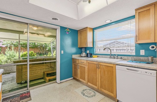 Ocean Grove Terrace House | 122 Ocean Grove. Beach House! 5 Min 2 Sand! Heated Pool! Hot Tub! Discounts!
