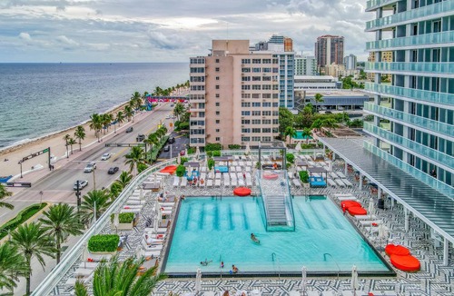Central Beach Condo | 124 m² Condo ∙ 2 bedrooms ∙ 8 guests