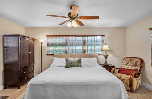 Poinsettia Heights House | 125 m² House ∙ 2 bedrooms ∙ 5 guests