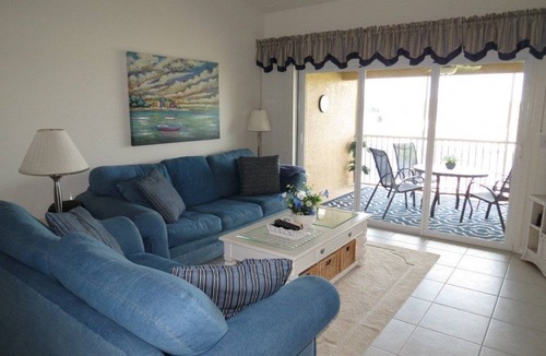Palm Coast Condo | 130 m² Condo ∙ 3 bedrooms ∙ 6 guests
