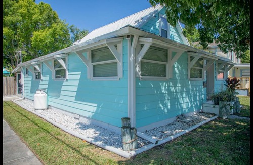 Saint Cloud House | 131 m² House ∙ 3 bedrooms ∙ 9 guests