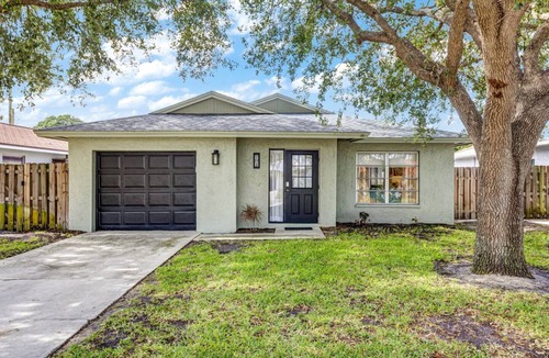 Naples Park House | 132 m² House ∙ 3 bedrooms ∙ 8 guests