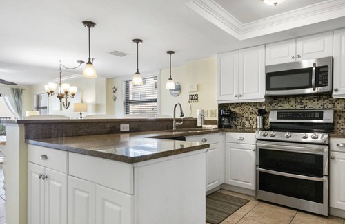 Madeira Beach Condo | 134 m² Condo ∙ 3 bedrooms ∙ 9 guests