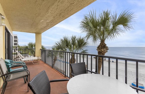 Madeira Beach Condo | 134 m² Condo ∙ 3 bedrooms ∙ 8 guests
