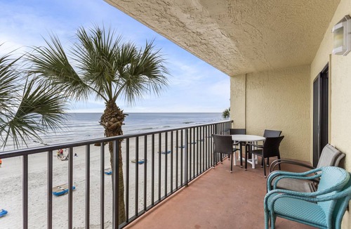 Madeira Beach Condo | 134 m² Condo ∙ 3 bedrooms ∙ 8 guests