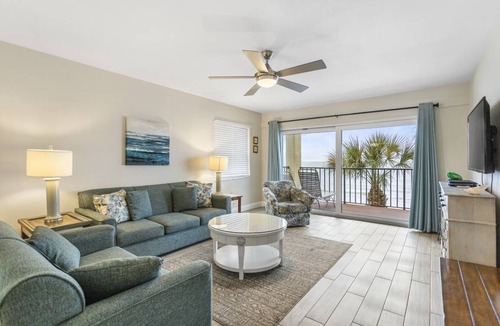 Madeira Beach Condo | 134 m² Condo ∙ 3 bedrooms ∙ 8 guests