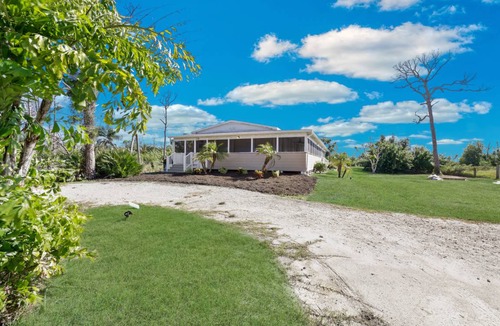 Saint James City Cottage | 141 m² Cabin ∙ 3 bedrooms ∙ 6 guests