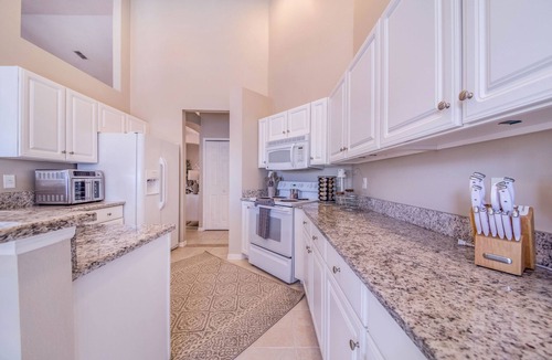 Ridgewood Lakes House | 15 mins to Disney, Heated Pool, King Beds, Golf