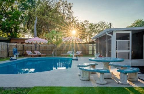 Seminole House | 15 Minutes to Beach Private Pool Mini-golf FirePit