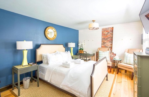 Westside House | 154D Spring Street - 1 BR 1 BA