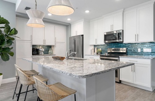 Whitney Beach Condo | 155 m² Condo ∙ 3 bedrooms ∙ 6 guests