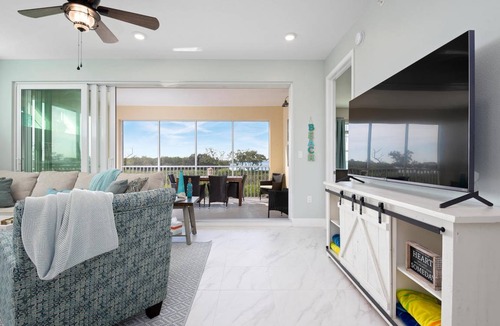 Whitney Beach Condo | 155 m² Condo ∙ 3 bedrooms ∙ 7 guests