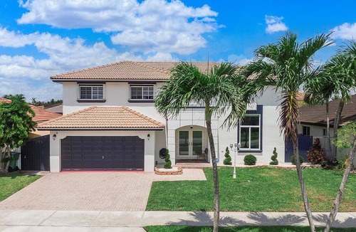 Richmond West House | 166th Street Estate | House in Miami with a private pool