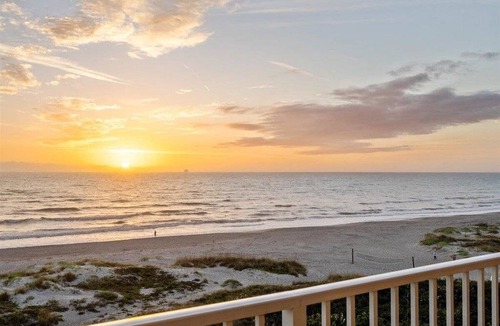 Cocoa Beach Condo | 167 m² Condo ∙ 3 bedrooms ∙ 7 guests