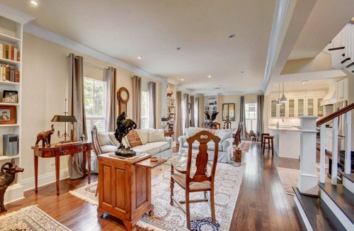Grandview Heights House | 167 m² House ∙ 3 bedrooms ∙ 6 guests