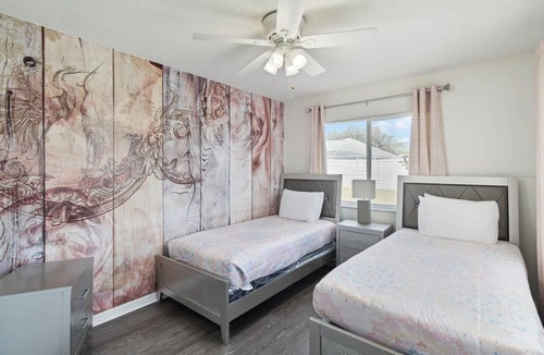 Thousand Oaks House | 167 m² House ∙ 4 bedrooms ∙ 8 guests