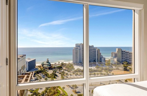 Sandestin Condo | 16th-Floor Gulf-View Studio at Luau | 2 Queens, Kitchenette, Steps to the Beach