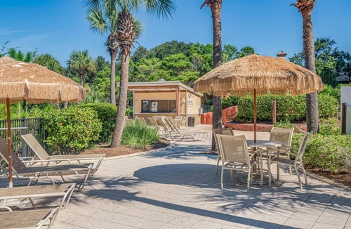 Sandestin Condo | 16th-Floor Gulf-View Studio at Luau | 2 Queens, Kitchenette, Steps to the Beach
