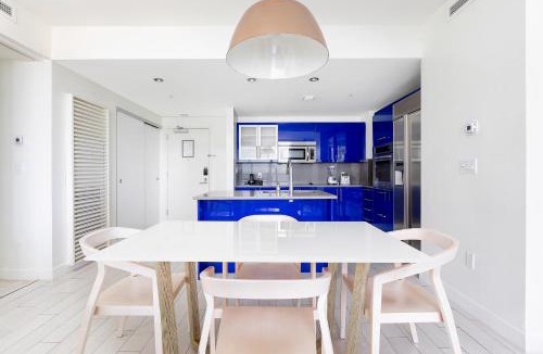 Central Beach Apartment | 16th Floor Luxury 2 Bedroom - Ocean Views & Luxury