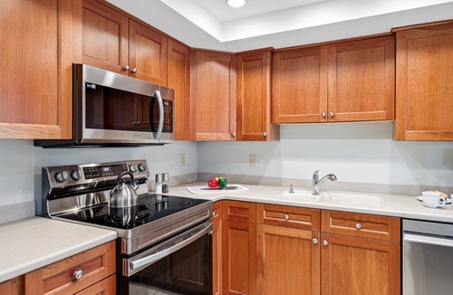 South Beach Condo | 1732 Bluff Villa @ Sea Pines | Scenic Views | Pool | 5-min to South Beach