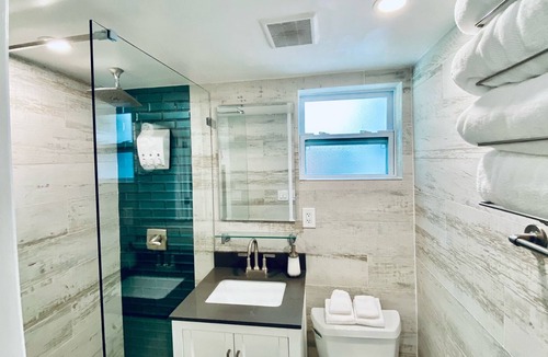 Victoria Park Apartment | 1757C Secluded Studio- Close to Beach & Las Olas