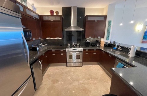 Rock Harbor Condo | 177 m² Condo ∙ 2 bedrooms ∙ 6 guests