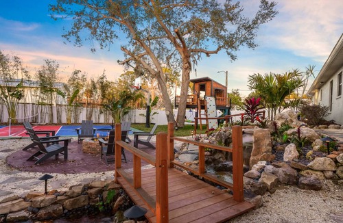 Bradenton House | 178 m² House ∙ 4 bedrooms ∙ 12 guests