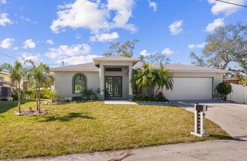 Bradenton House | 178 m² House ∙ 4 bedrooms ∙ 12 guests