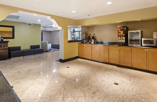 Orange Park Hotel | 18 m² Hotel ∙ 5 guests