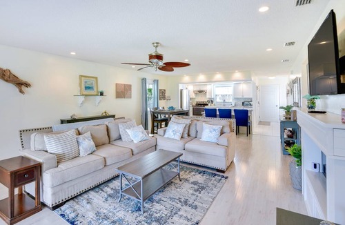 Edgewater House | 190 m² House ∙ 2 bedrooms ∙ 5 guests