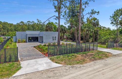 Rural Estates House | 1902 Della Dr